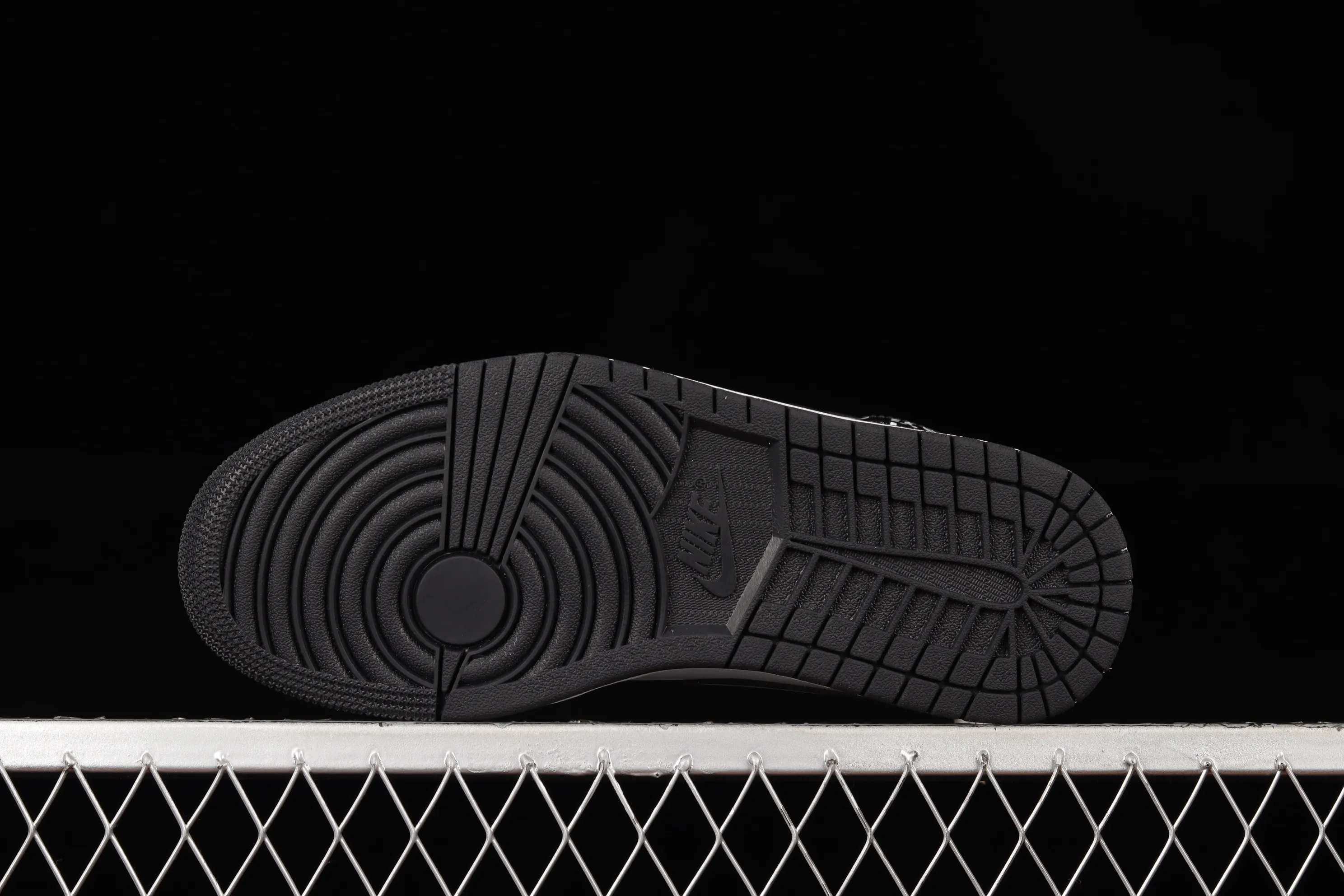 All categories Air Jordan Jordan series basketball shoes Air Jordan 1 Mid Air Jordan 1 Mid SE AJ1 Joe 1 graffiti black and white China basketball shoes 554724-075